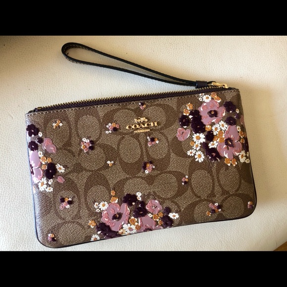 Coach Handbags - NWOT Coach wristlet